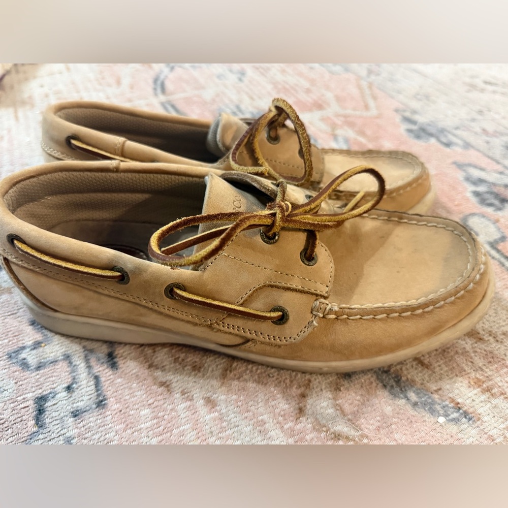 GH Bass topsider tan leather shoes